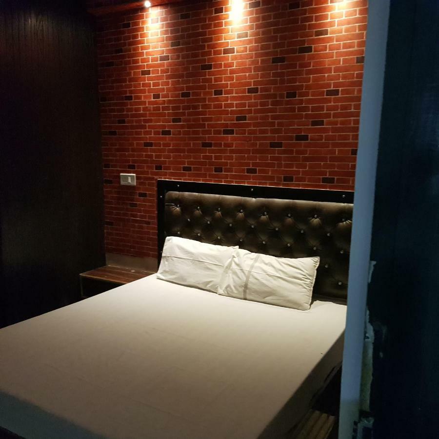Hotel Varanasi Ganges Esterno foto