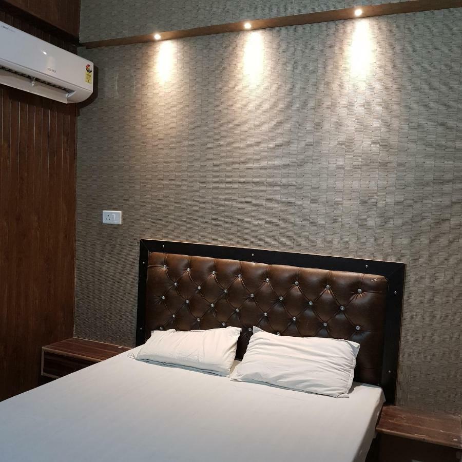 Hotel Varanasi Ganges Esterno foto