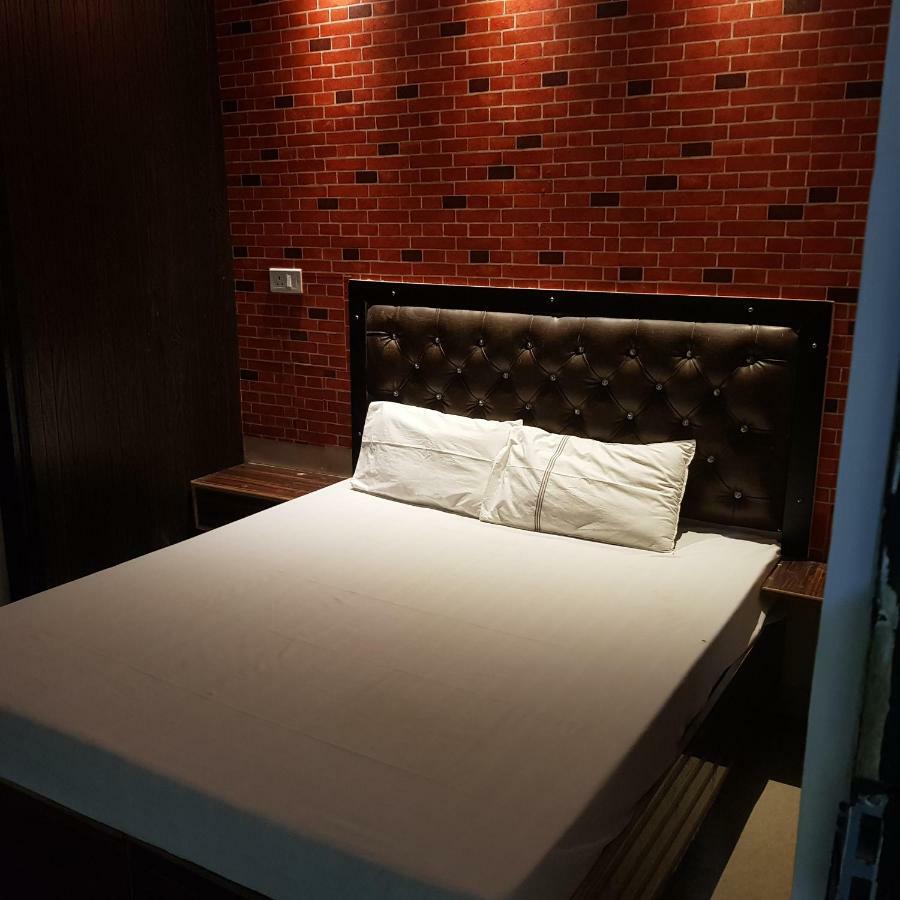 Hotel Varanasi Ganges Esterno foto