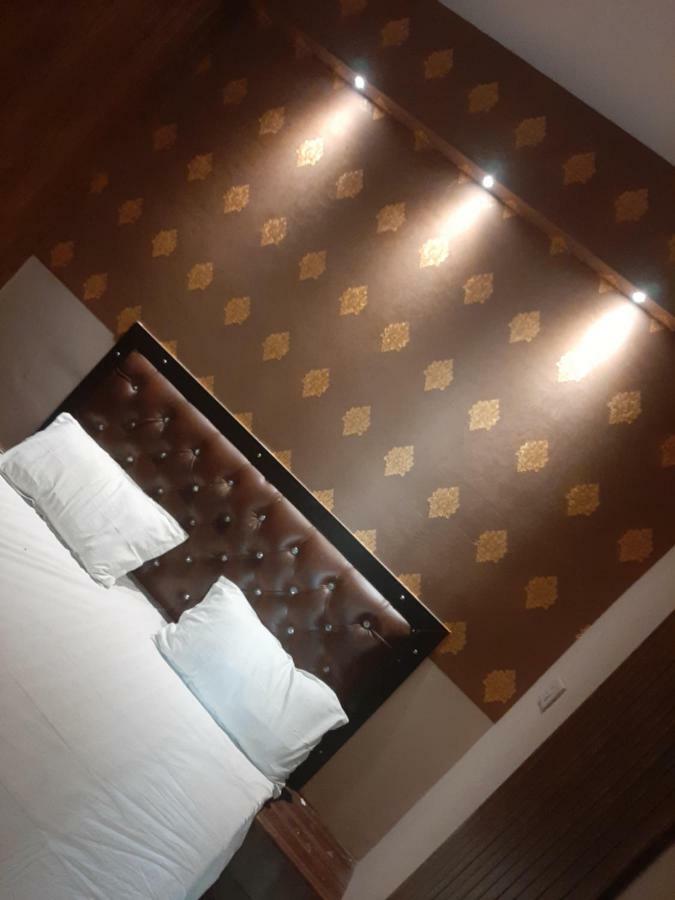 Hotel Varanasi Ganges Esterno foto