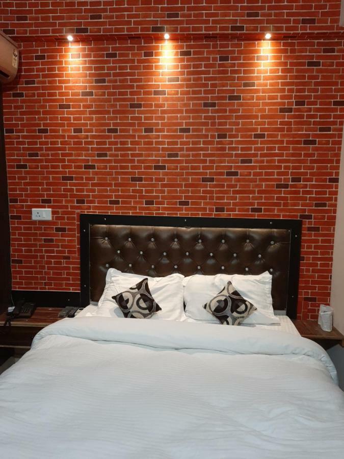 Hotel Varanasi Ganges Esterno foto