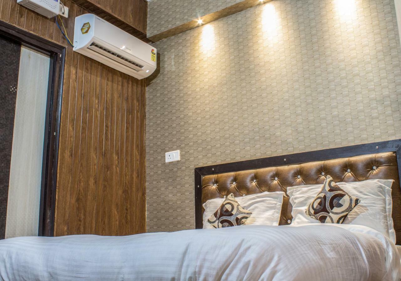 Hotel Varanasi Ganges Esterno foto
