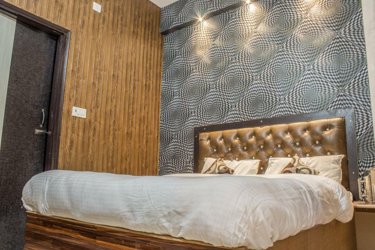 Hotel Varanasi Ganges Esterno foto